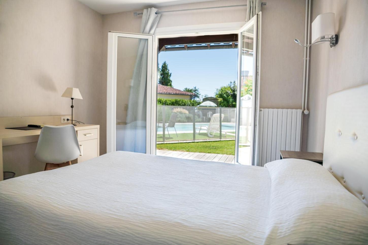 Le Relais Des Tuileries Hotel Sereilhac Exterior photo